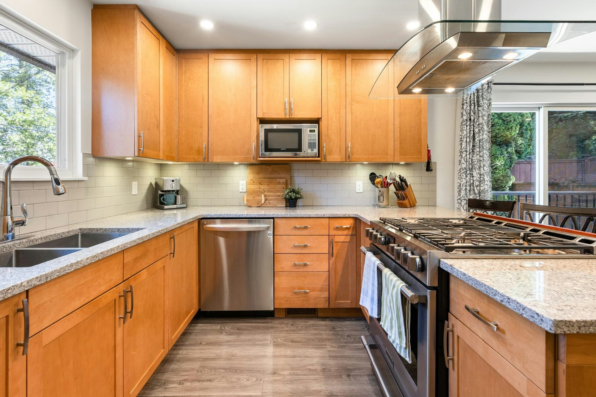 10264 Main Street, Delta, BC, V4C 7H3 - 10
