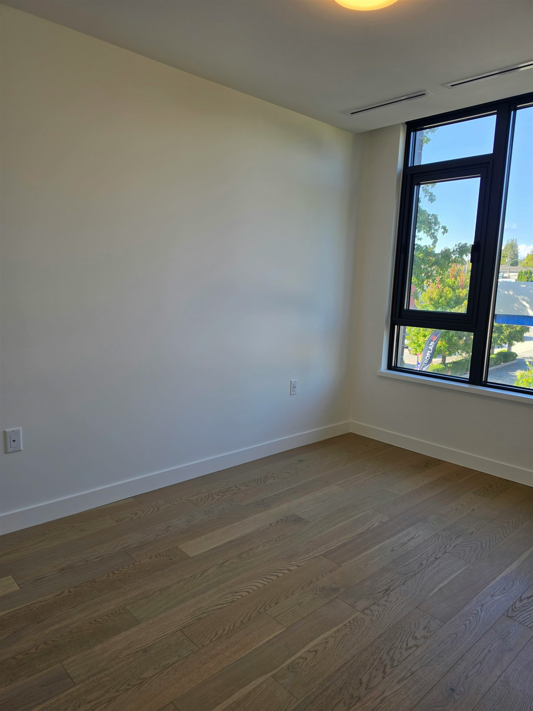 310-8398 Oak Street, Vancouver, BC, V6P 0L9 - 6