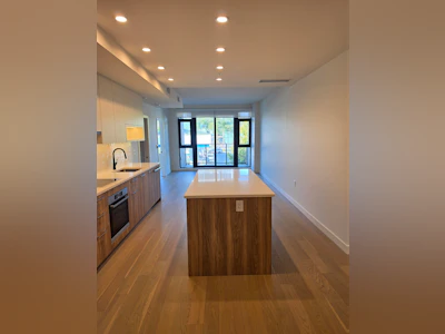 310-8398 Oak Street - 2