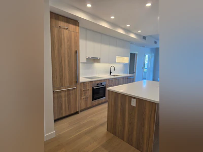 310-8398 Oak Street - 3