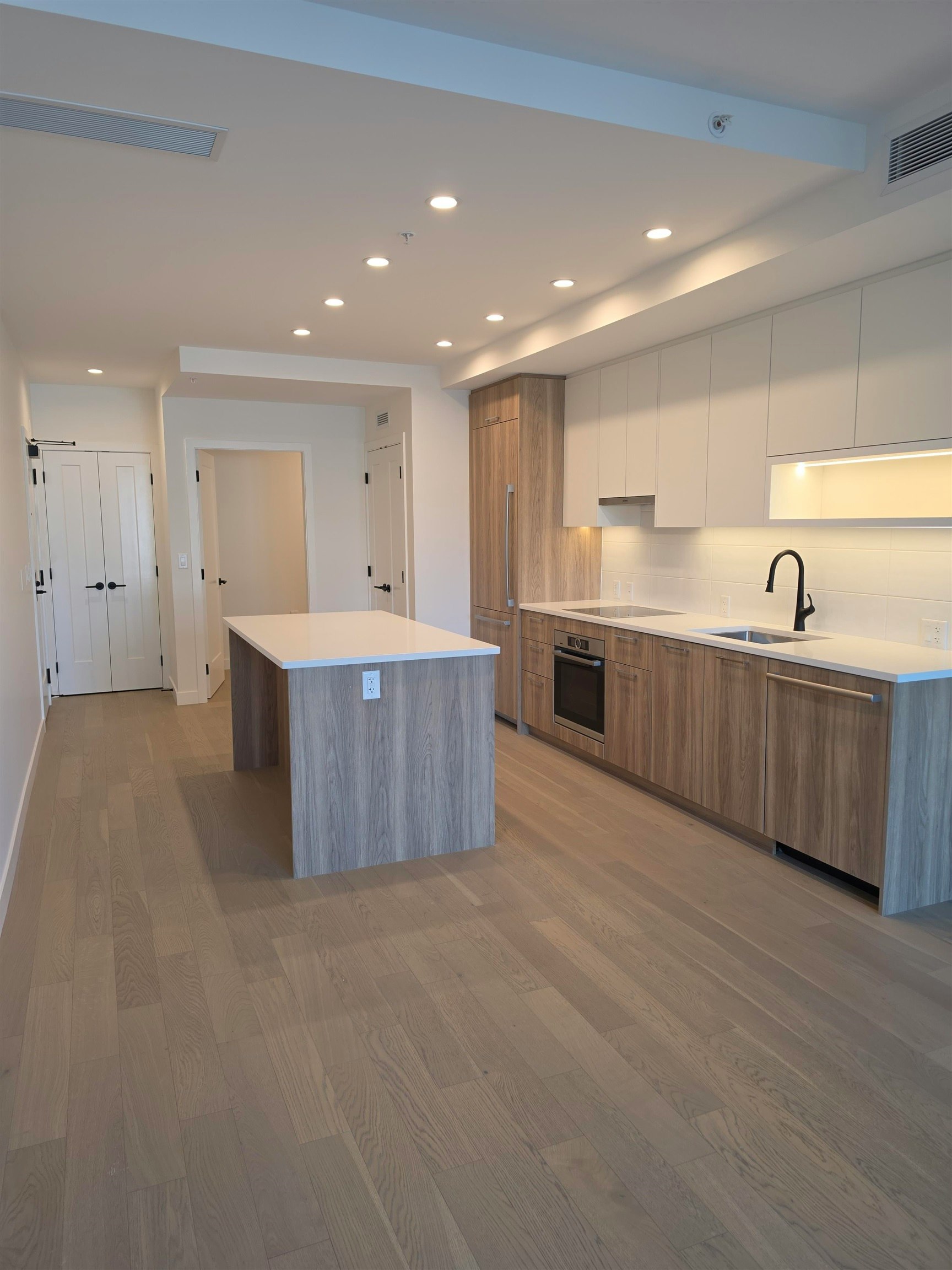 310-8398 Oak Street, Vancouver, BC, V6P 0L9 - 4