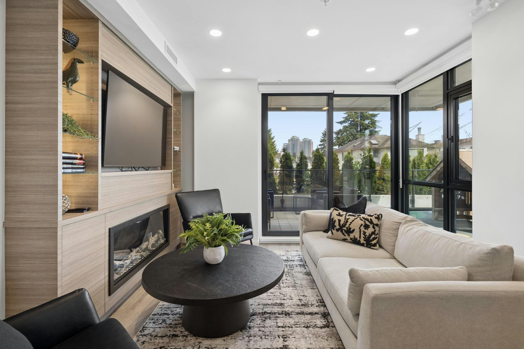 310-8398 Oak Street, Vancouver, BC, V6P 0L9 - 12