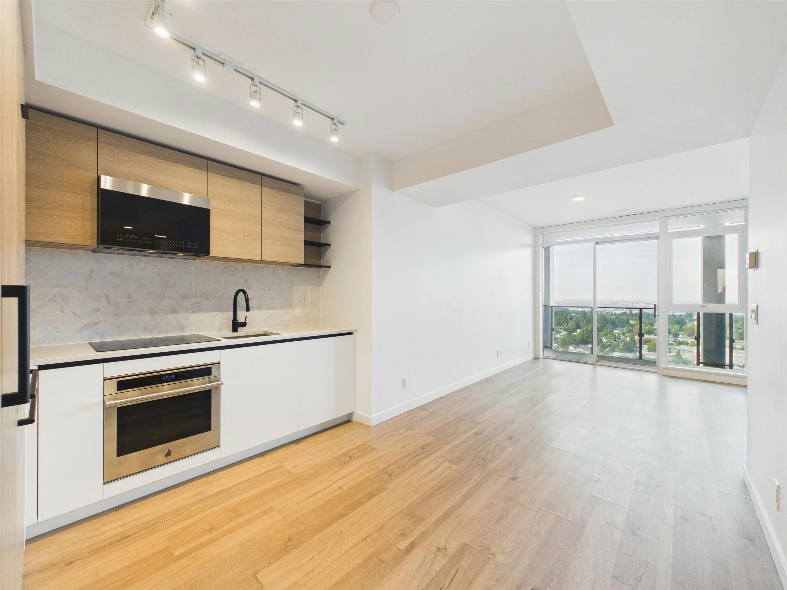 3111-10448 University Drive, Surrey, BC, V3T 0S7