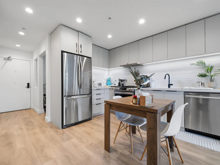 303-3038 St George Street, Port Moody, BC, V3H 0L3