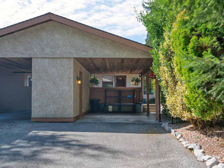 837 North Road, Gibsons, BC, V0N 1V9