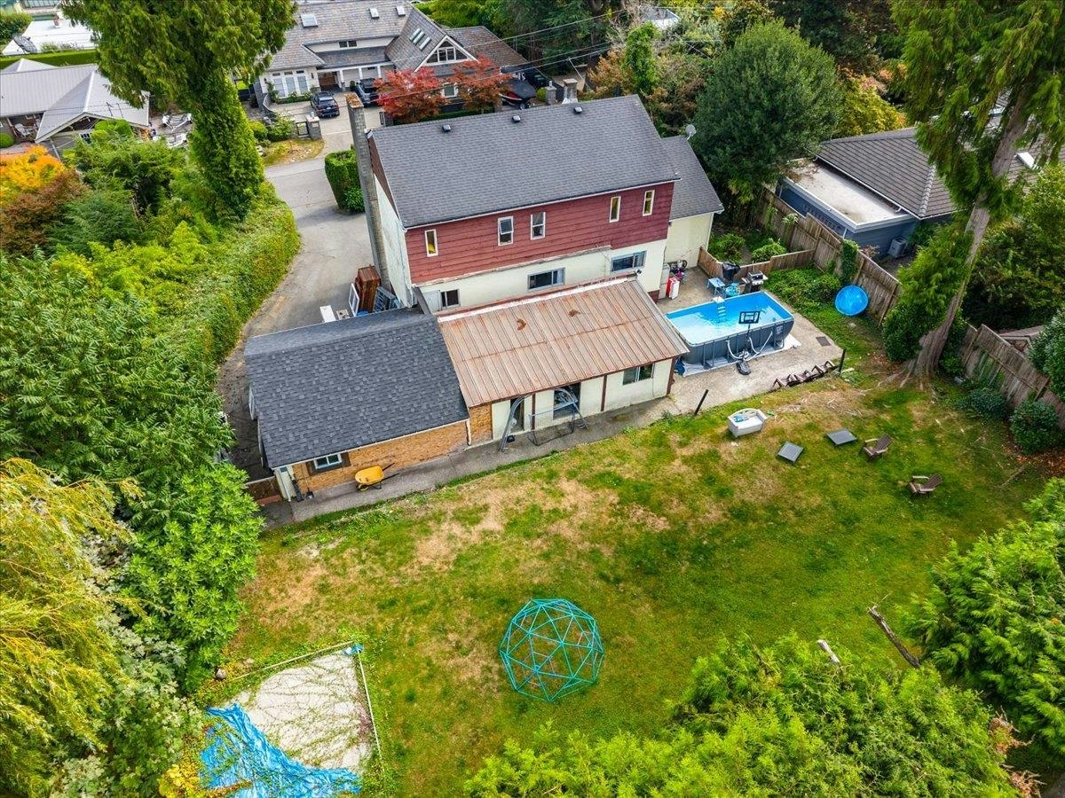 787 Roslyn Boulevard, North Vancouver, BC, V7G 1P4 - 7