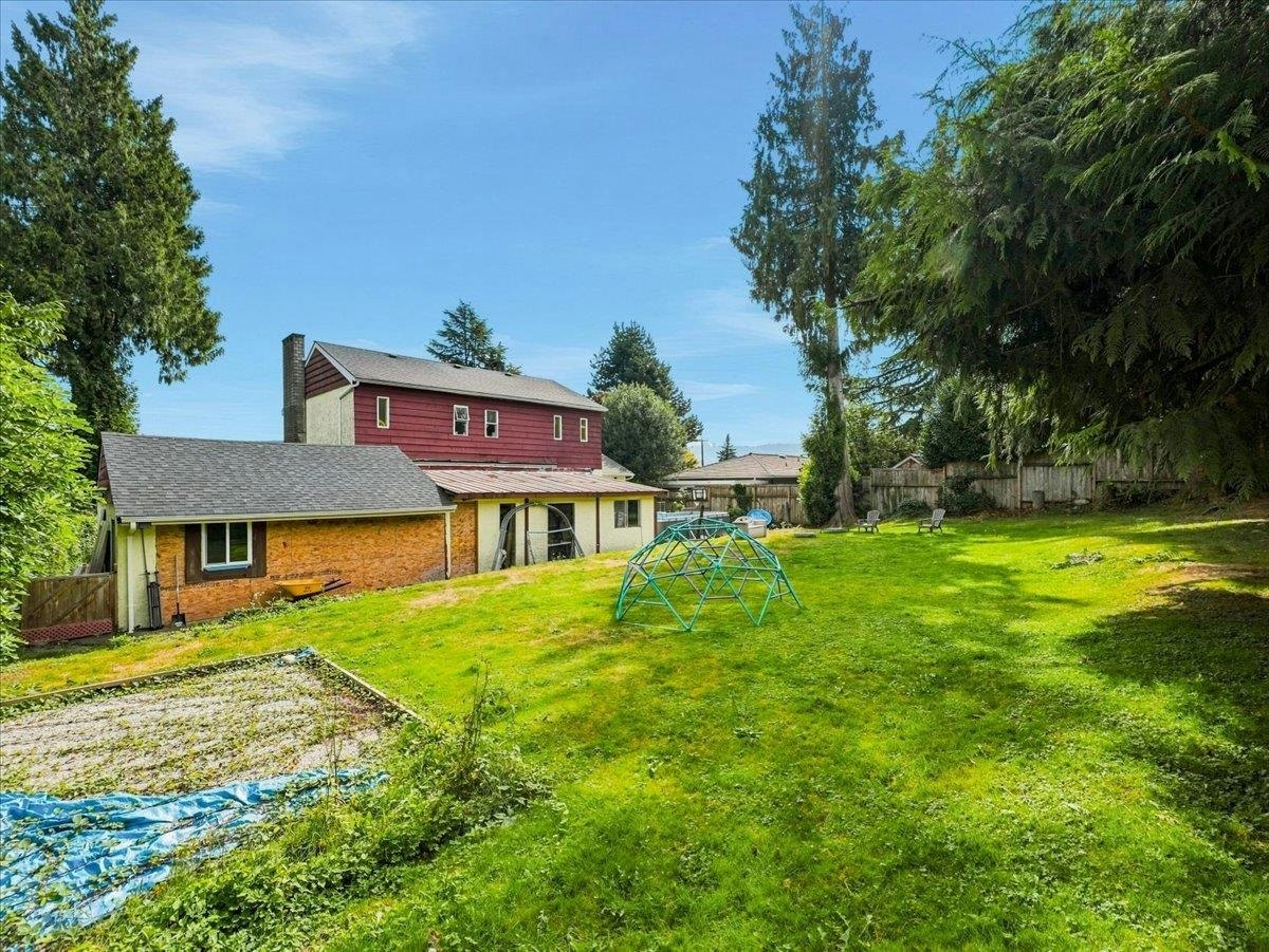 787 Roslyn Boulevard, North Vancouver, BC, V7G 1P4 - 9