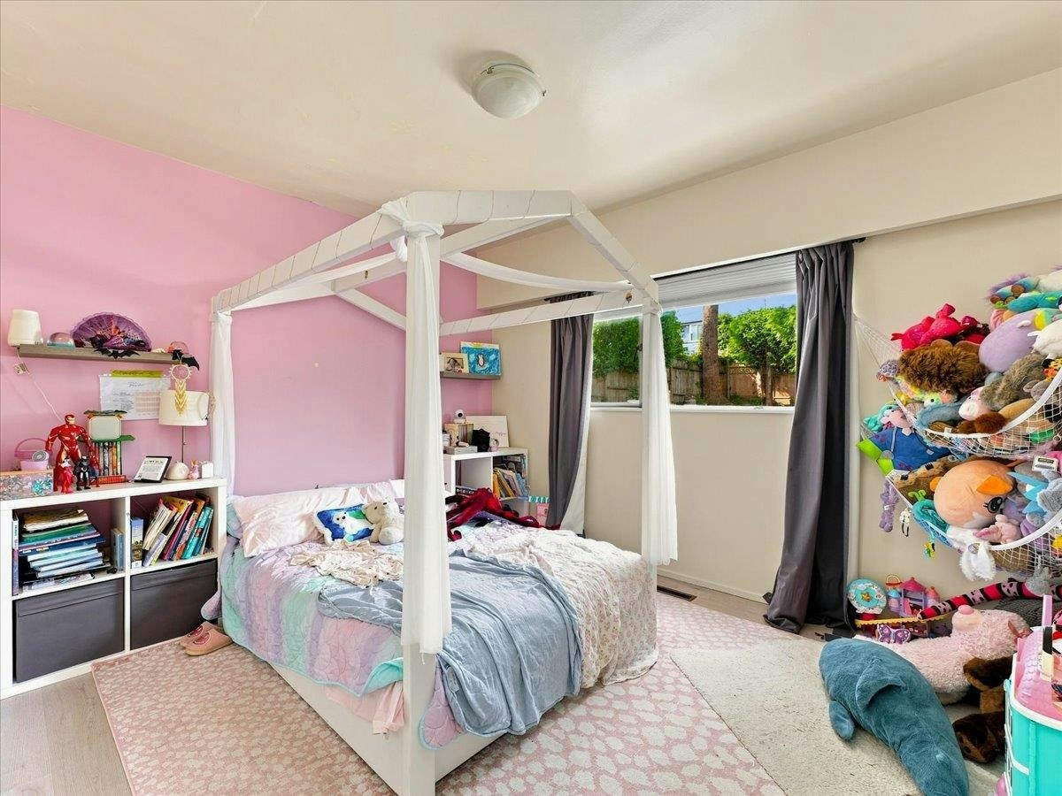787 Roslyn Boulevard, North Vancouver, BC, V7G 1P4 - 26