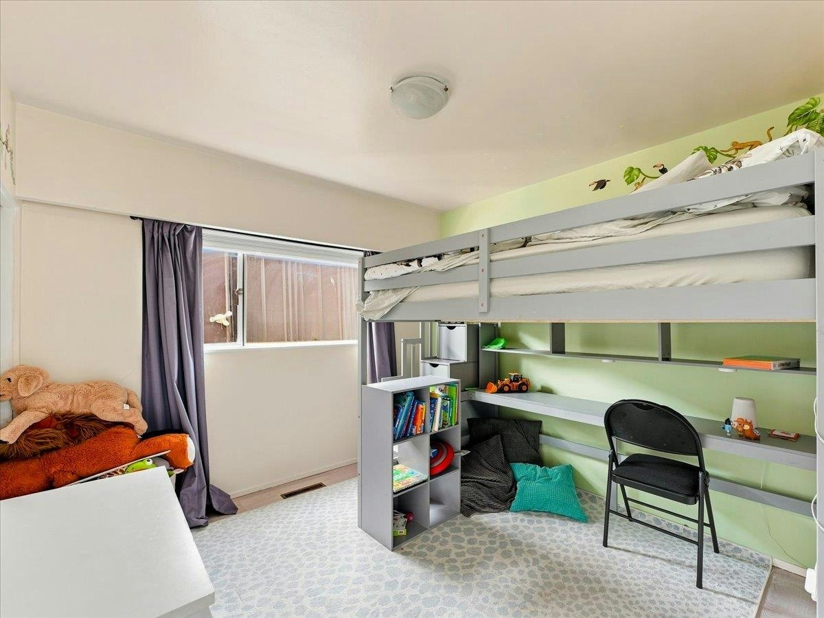 787 Roslyn Boulevard, North Vancouver, BC, V7G 1P4 - 25