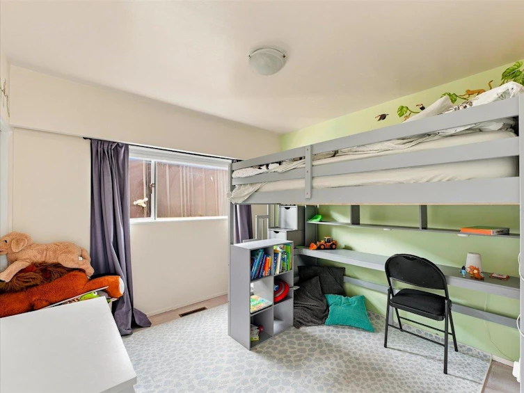 787 Roslyn Boulevard, North Vancouver, BC, V7G 1P4 - 25