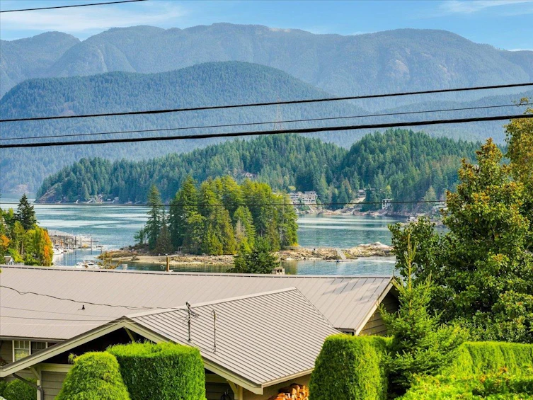 787 Roslyn Boulevard, North Vancouver, BC, V7G 1P4 - 20