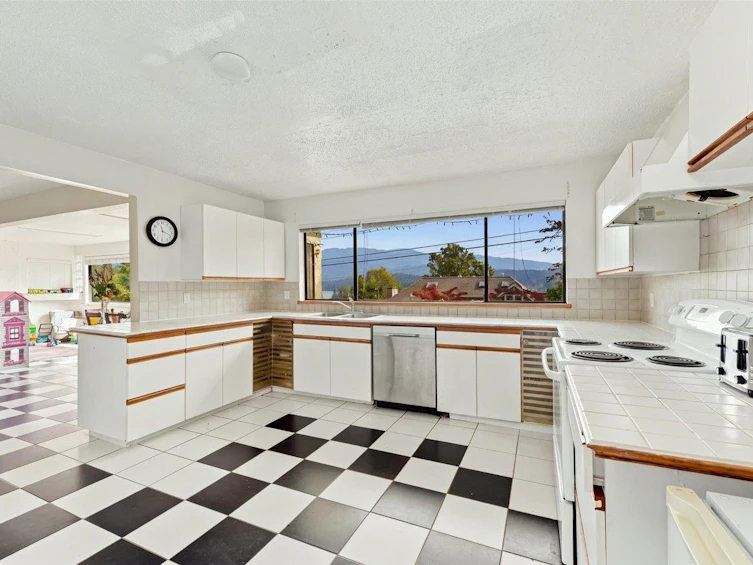 787 Roslyn Boulevard, North Vancouver, BC, V7G 1P4 - 17