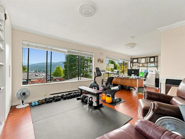 787 Roslyn Boulevard, North Vancouver, BC, V7G 1P4 - 30