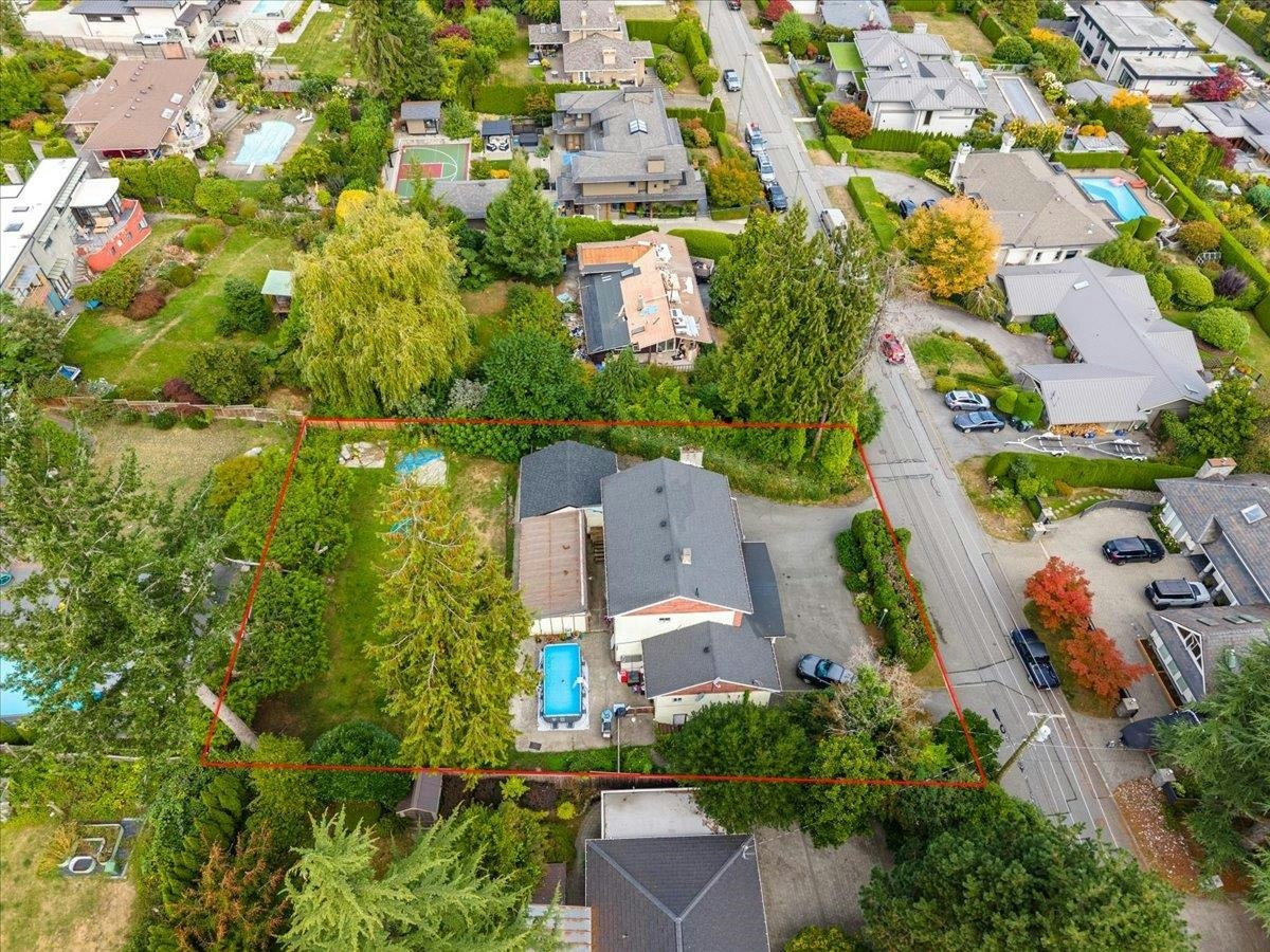 787 Roslyn Boulevard, North Vancouver, BC, V7G 1P4 - 6