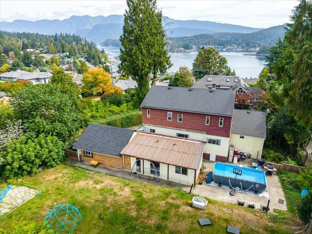 787 Roslyn Boulevard, North Vancouver, BC, V7G 1P4 - 8