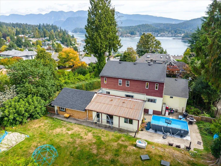 787 Roslyn Boulevard, North Vancouver, BC, V7G 1P4 - 8