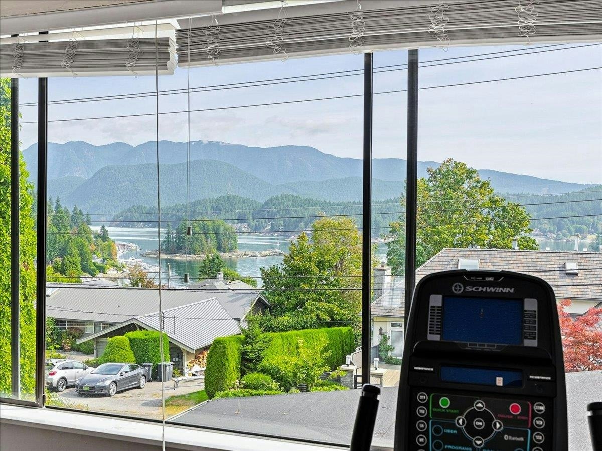 787 Roslyn Boulevard, North Vancouver, BC, V7G 1P4 - 36