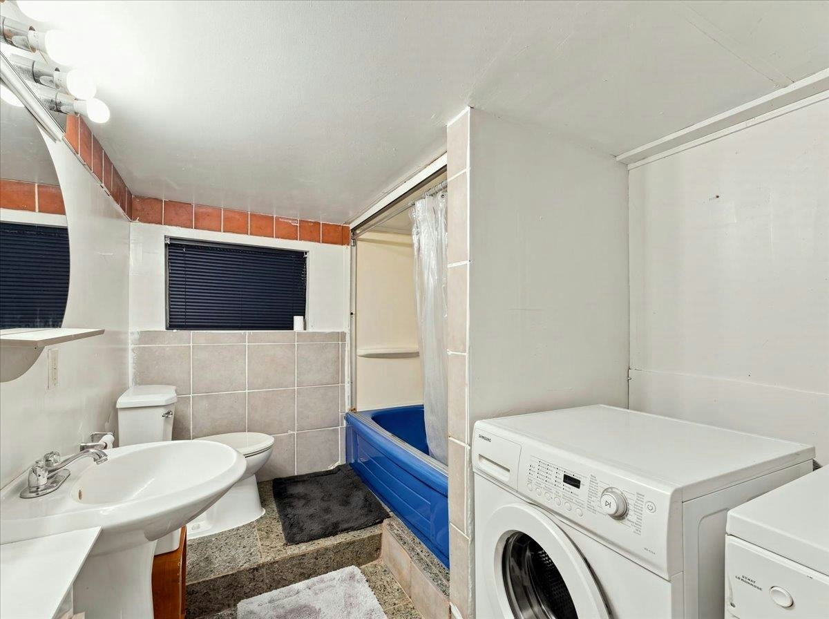 787 Roslyn Boulevard, North Vancouver, BC, V7G 1P4 - 38