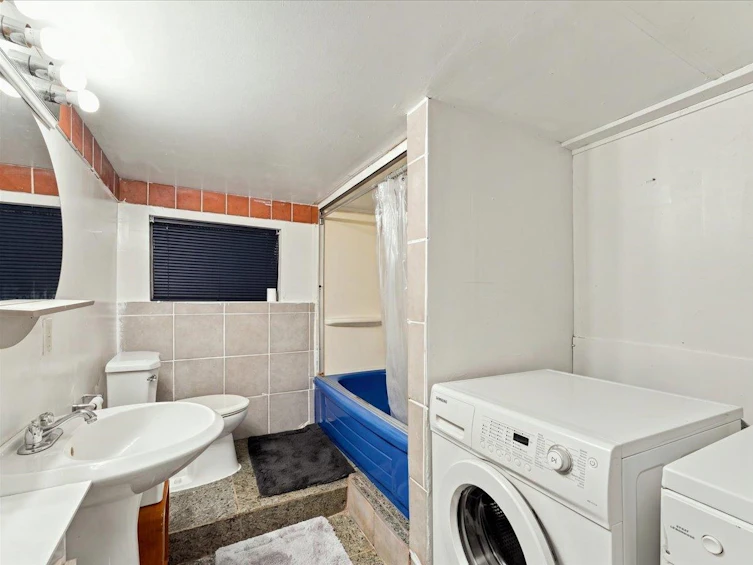 787 Roslyn Boulevard, North Vancouver, BC, V7G 1P4 - 38