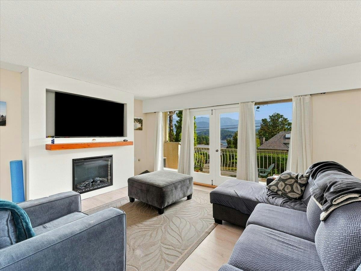 787 Roslyn Boulevard, North Vancouver, BC, V7G 1P4 - 24