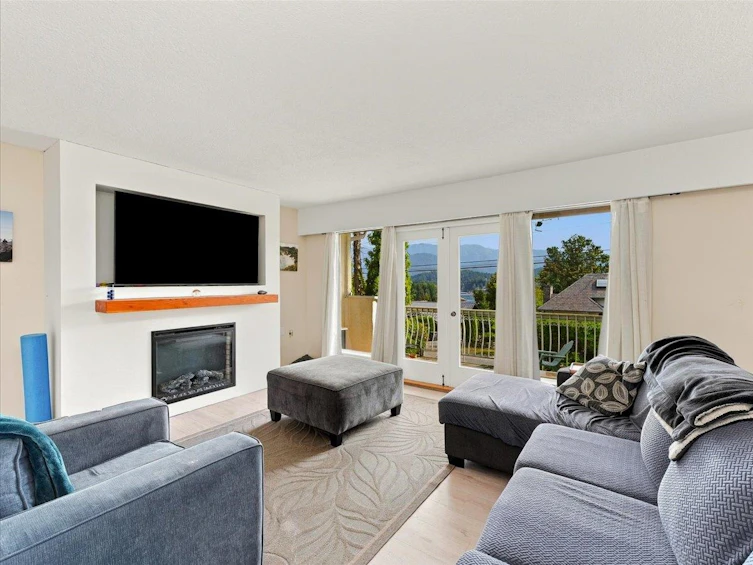 787 Roslyn Boulevard, North Vancouver, BC, V7G 1P4 - 24