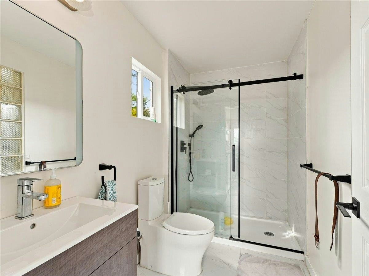 787 Roslyn Boulevard, North Vancouver, BC, V7G 1P4 - 33