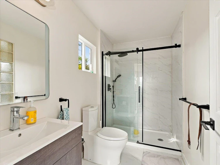 787 Roslyn Boulevard, North Vancouver, BC, V7G 1P4 - 33