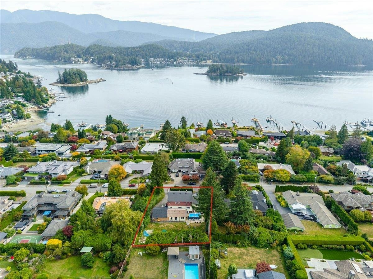 787 Roslyn Boulevard, North Vancouver, BC, V7G 1P4 - 12