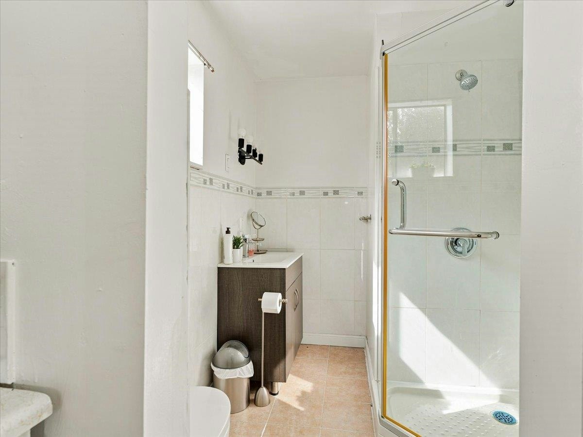 787 Roslyn Boulevard, North Vancouver, BC, V7G 1P4 - 35