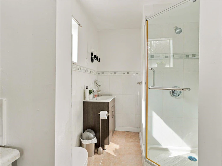 787 Roslyn Boulevard, North Vancouver, BC, V7G 1P4 - 35