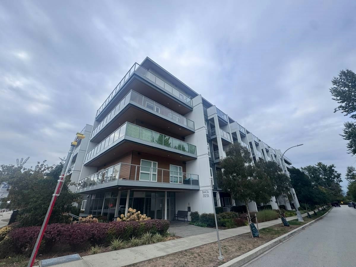 207A-8447 202st, Langley, BC, V2Y 4K1