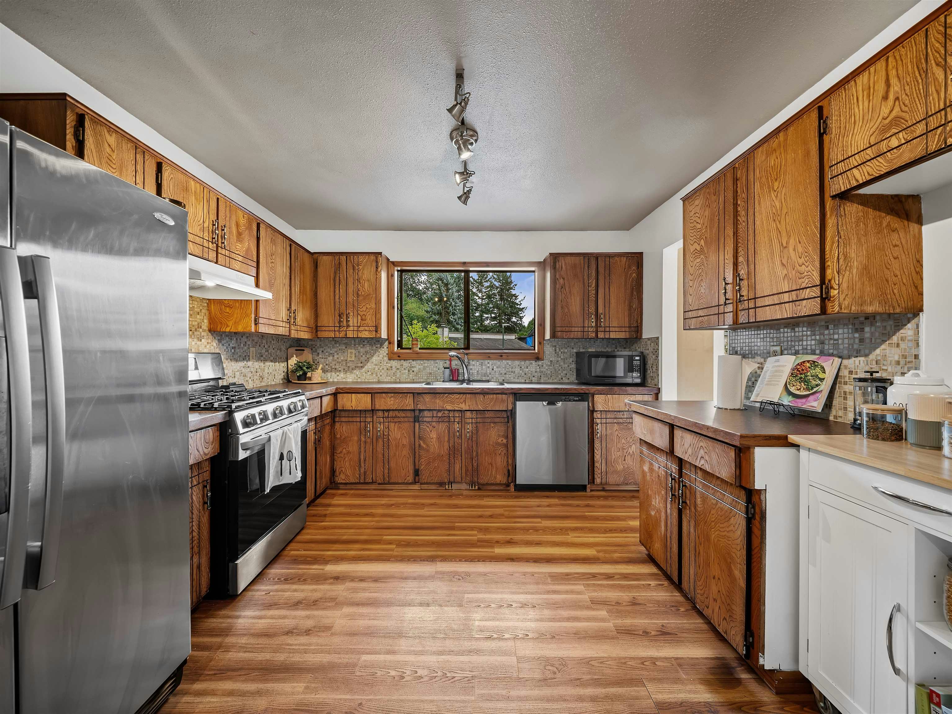 1120 Wallace Court, Coquitlam, BC, V3C 4X4 - 9