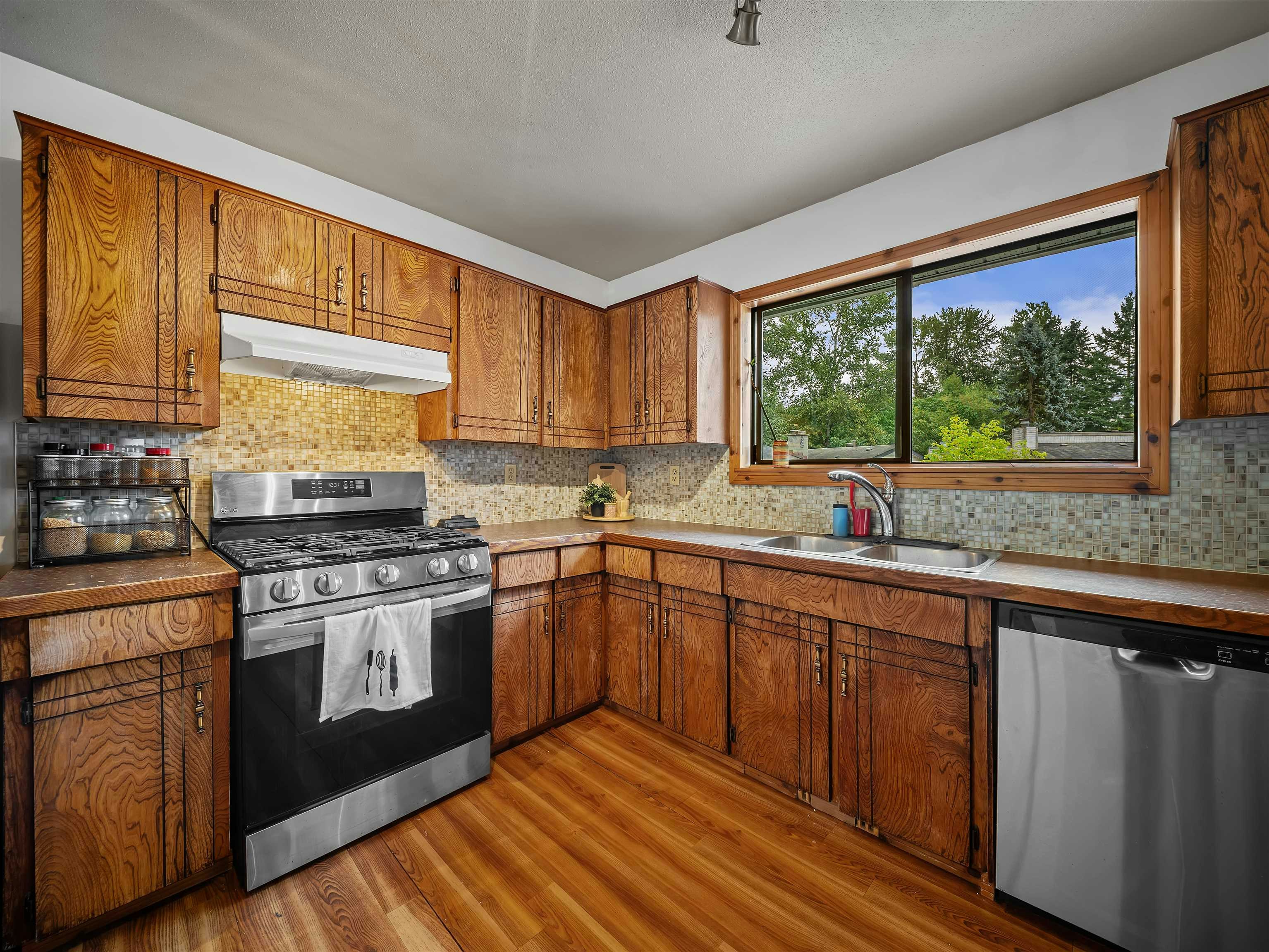 1120 Wallace Court, Coquitlam, BC, V3C 4X4 - 8