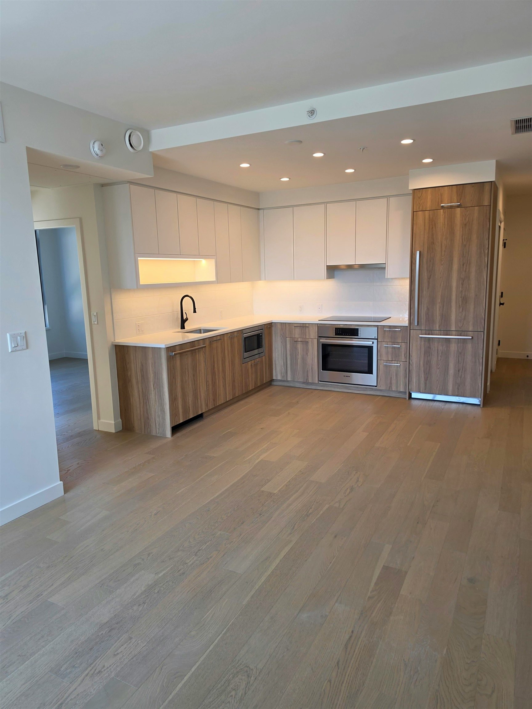 209-8398 Oak Street, Vancouver, BC, V6P 0L9 - 2