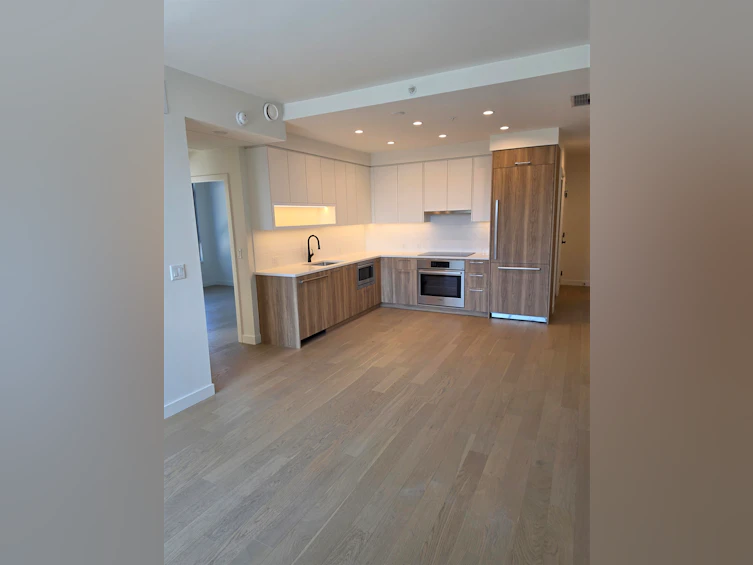 209-8398 Oak Street, Vancouver, BC, V6P 0L9 - 2