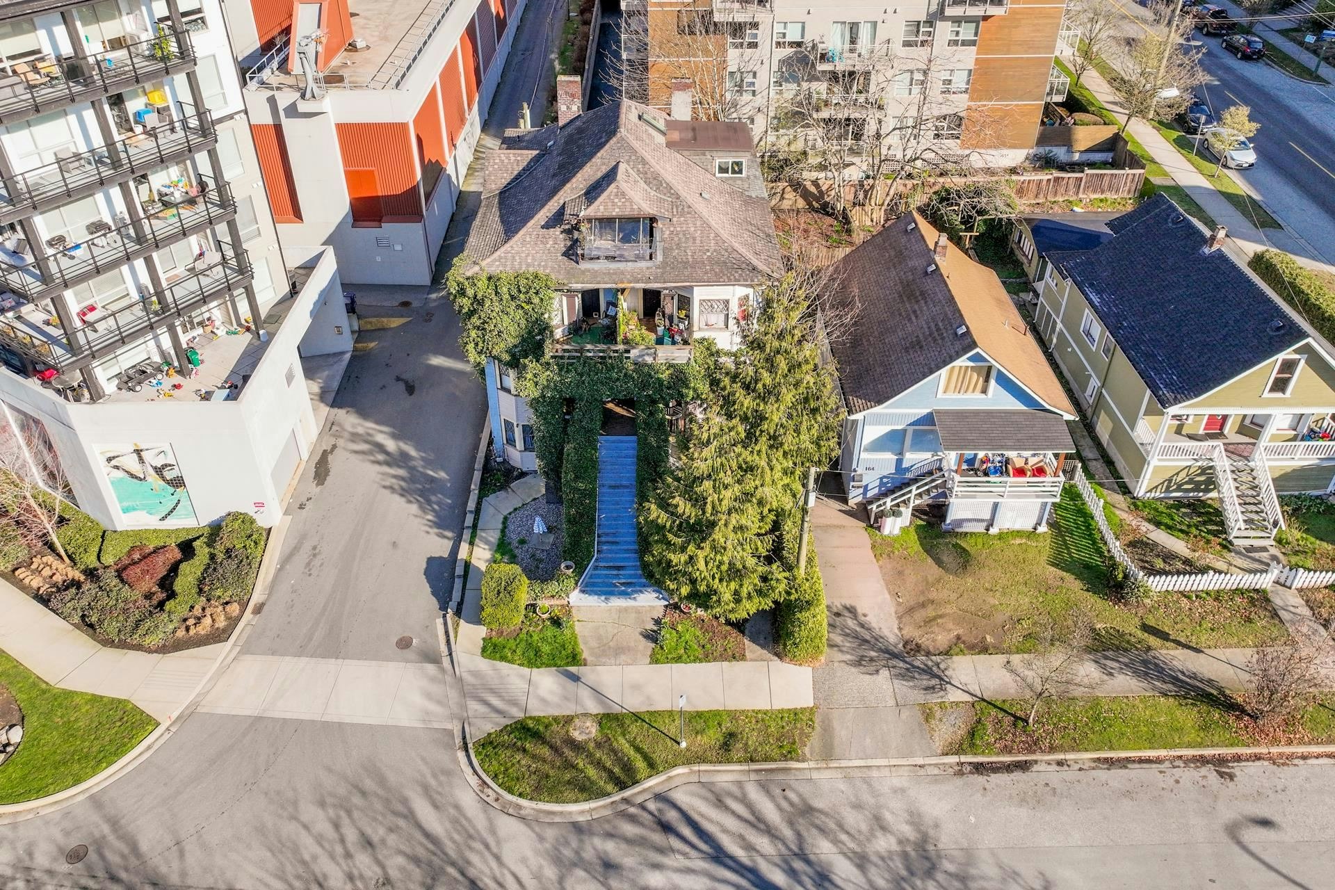 160 164 E 10th Street - 2