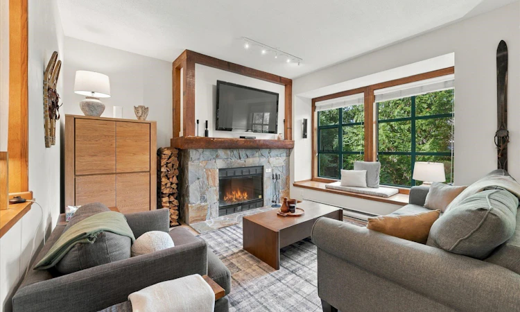 17-4652 Blackcomb Way
