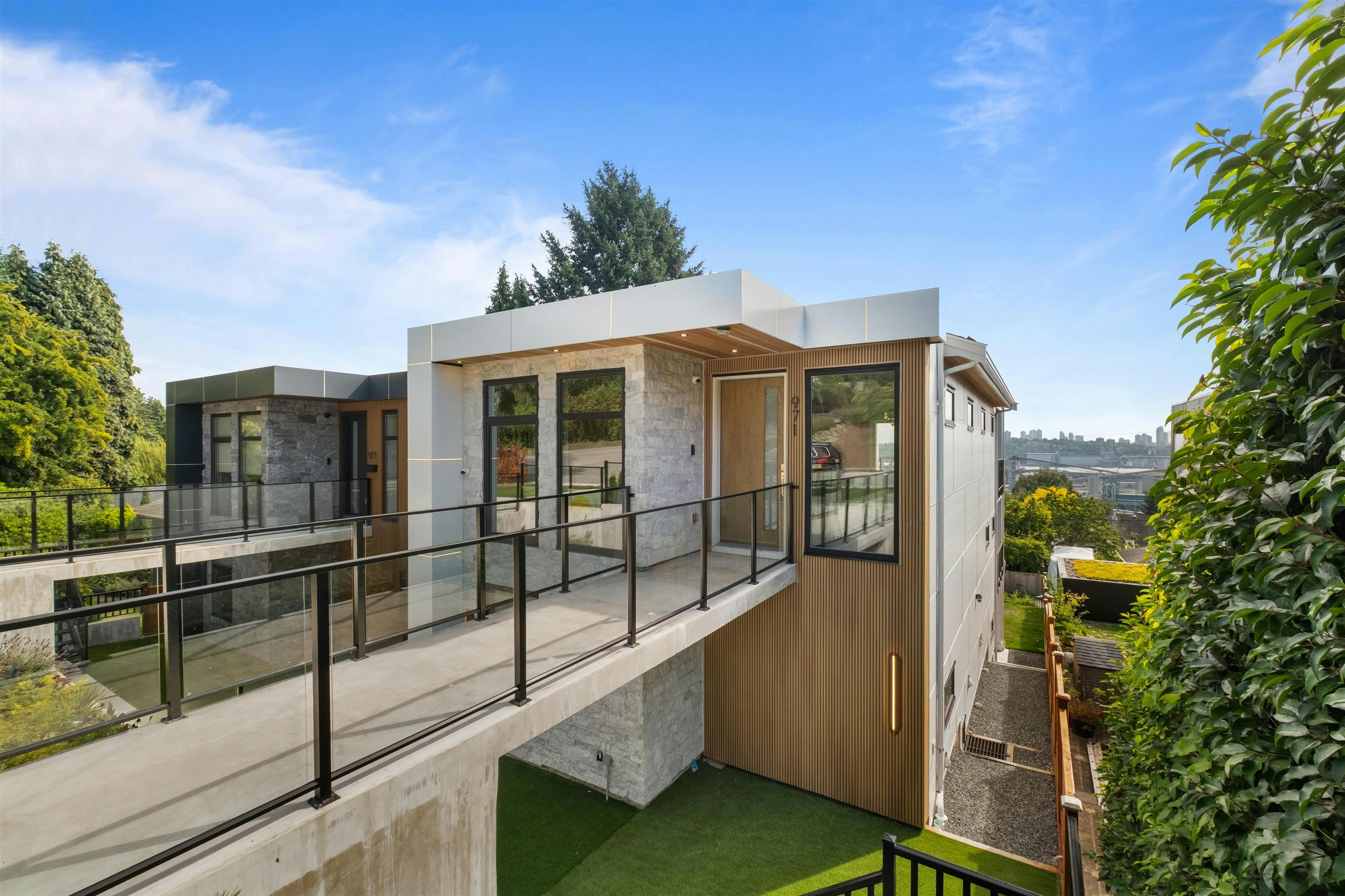 971 Adderley Street, North Vancouver, BC, V7L 1T2