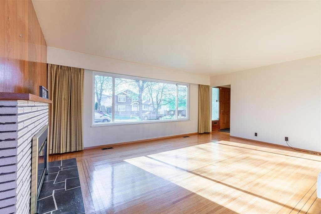 5482 Rhodes Street, Vancouver, BC, V5R 3N9 - 2