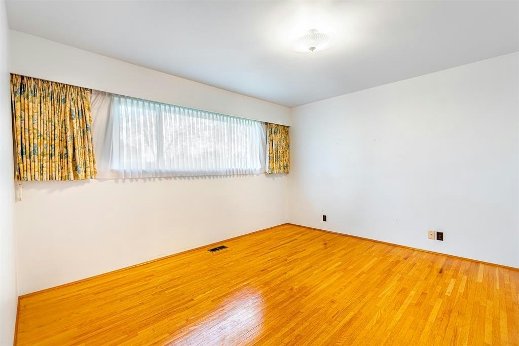 5482 Rhodes Street, Vancouver, BC, V5R 3N9 - 8