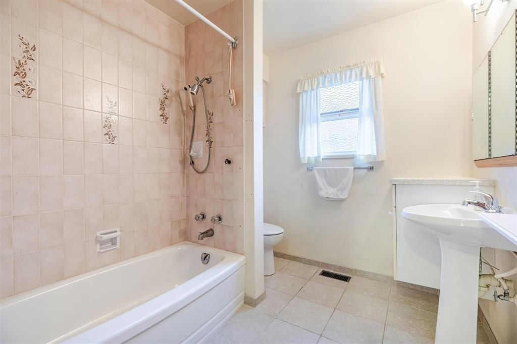 5482 Rhodes Street, Vancouver, BC, V5R 3N9 - 30