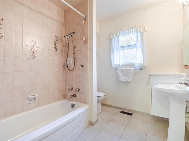 5482 Rhodes Street, Vancouver, BC, V5R 3N9 - 30