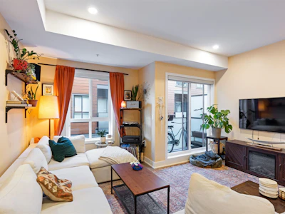 213-37808 Third Avenue - 2