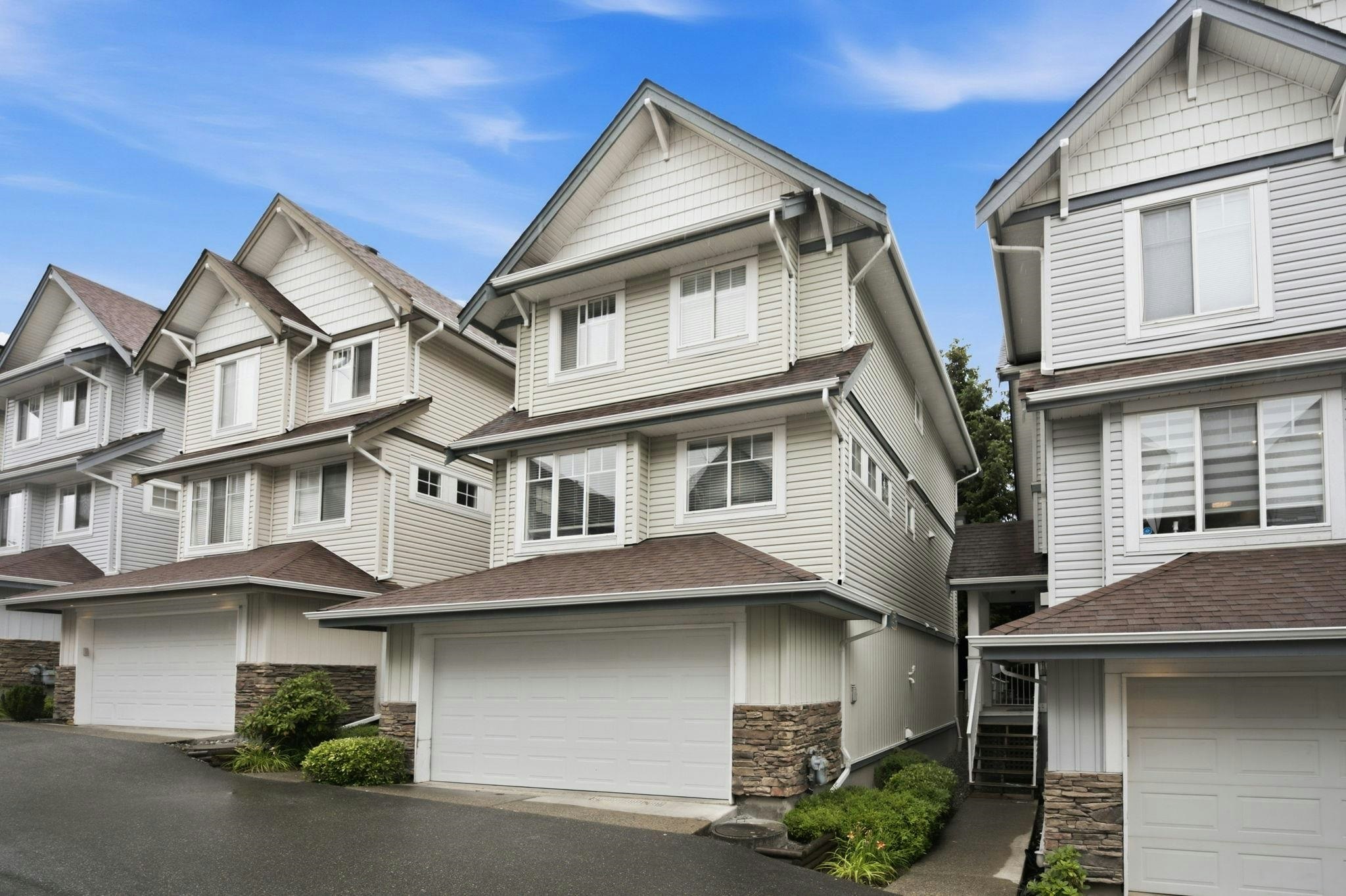 5-20582 67 Avenue - 3