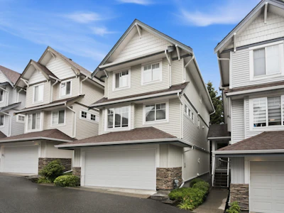 5-20582 67 Avenue - 3