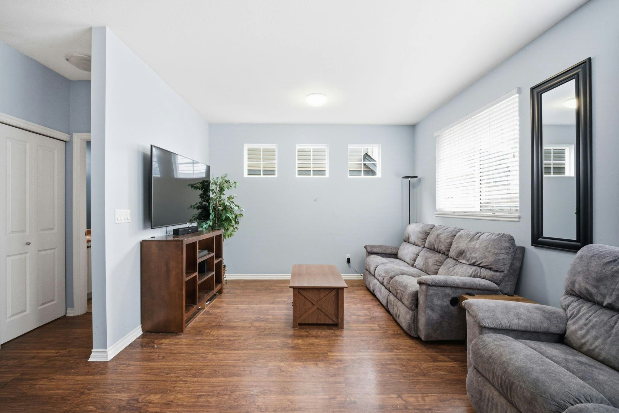 5-20582 67 Avenue - 5