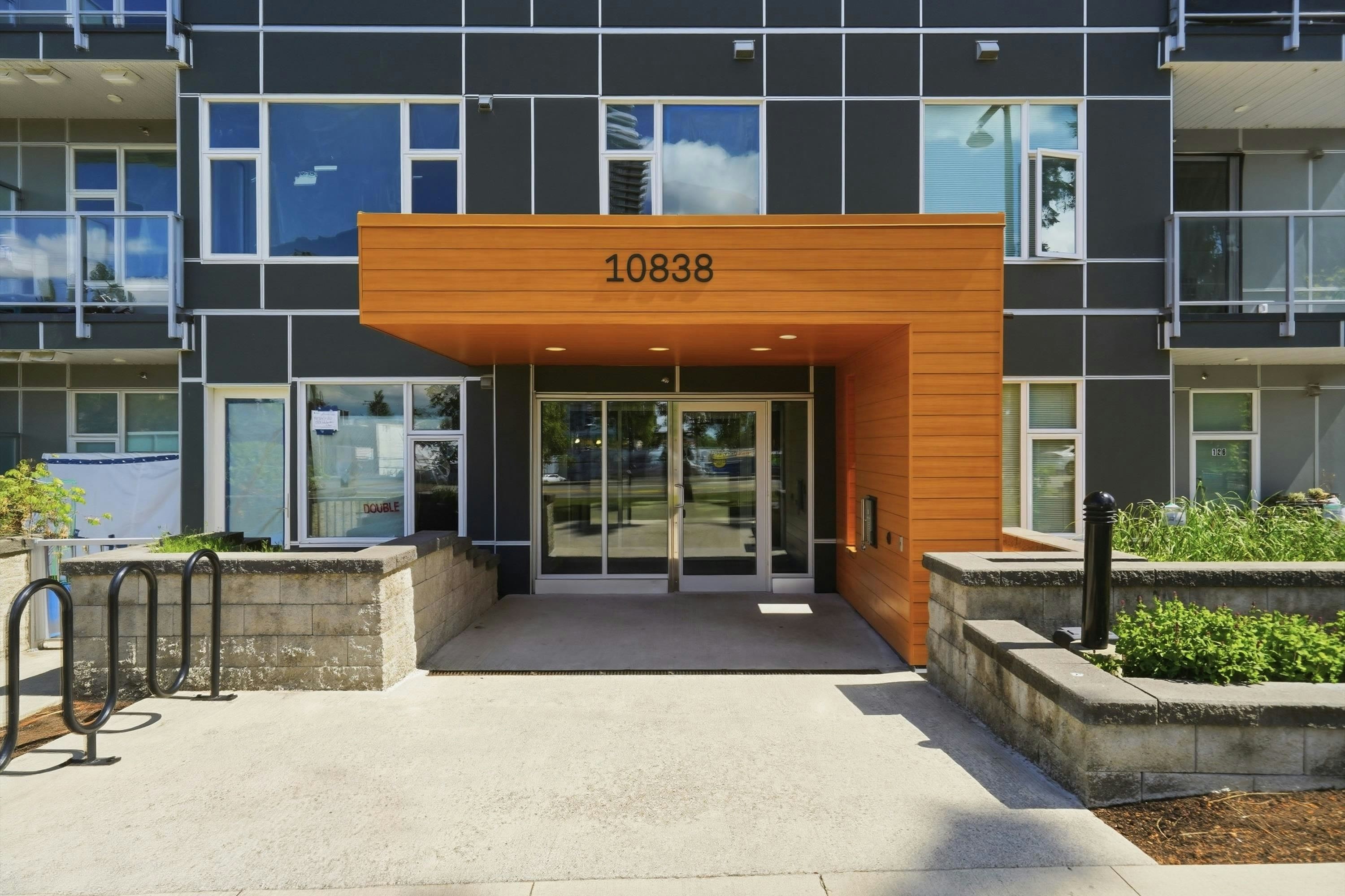 211-10838 Whalley Boulevard, Surrey, BC, V3R 0G8
