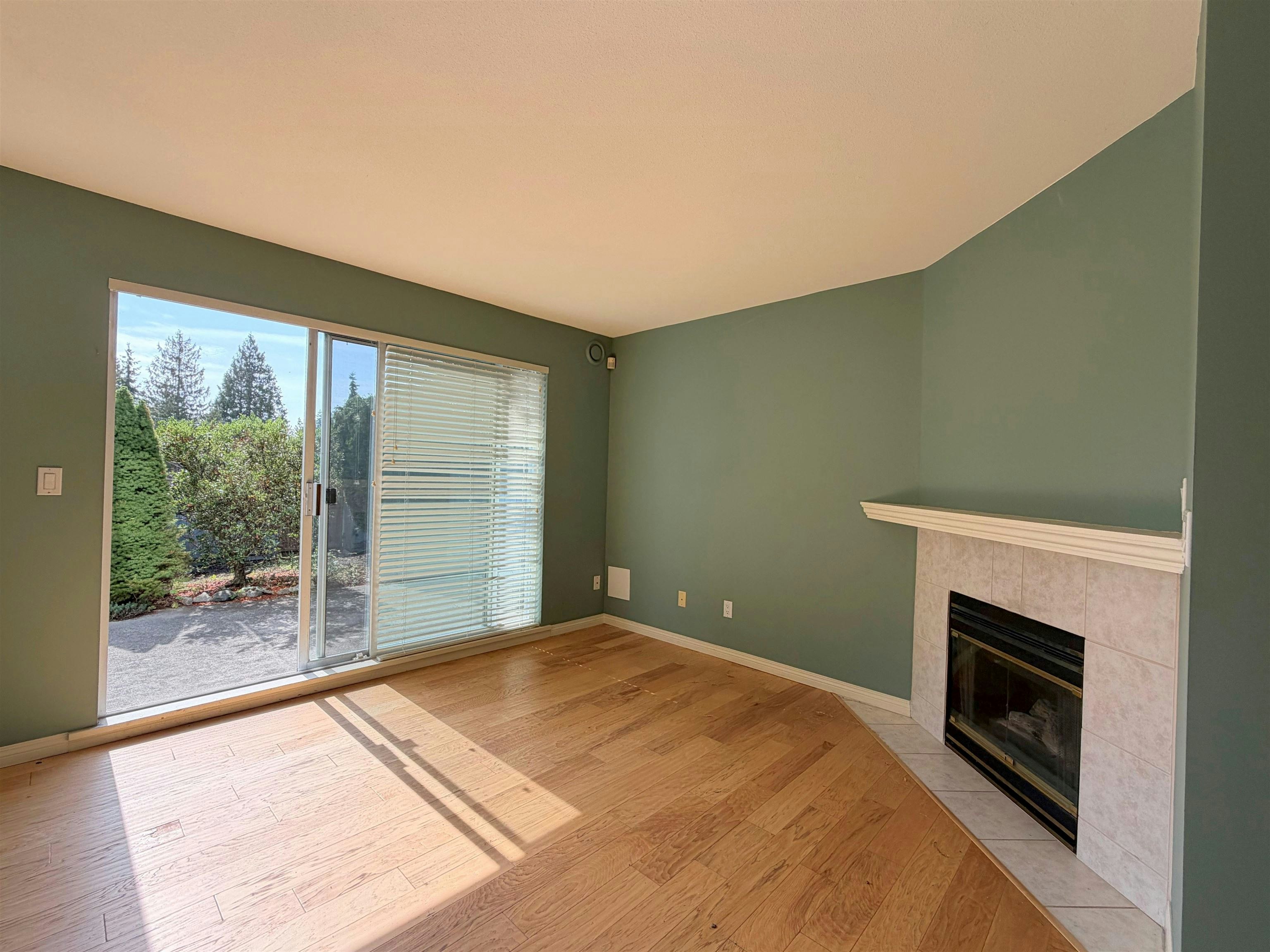 8-5740 Marine Way - 5