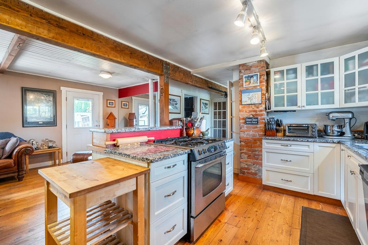 1052 Como Lake Avenue, Coquitlam, BC, V3J 3N8 - 6