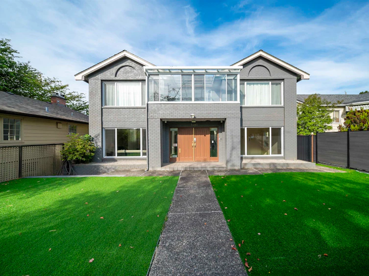 5483 Columbia Street, Vancouver, BC, V5Y 3H4